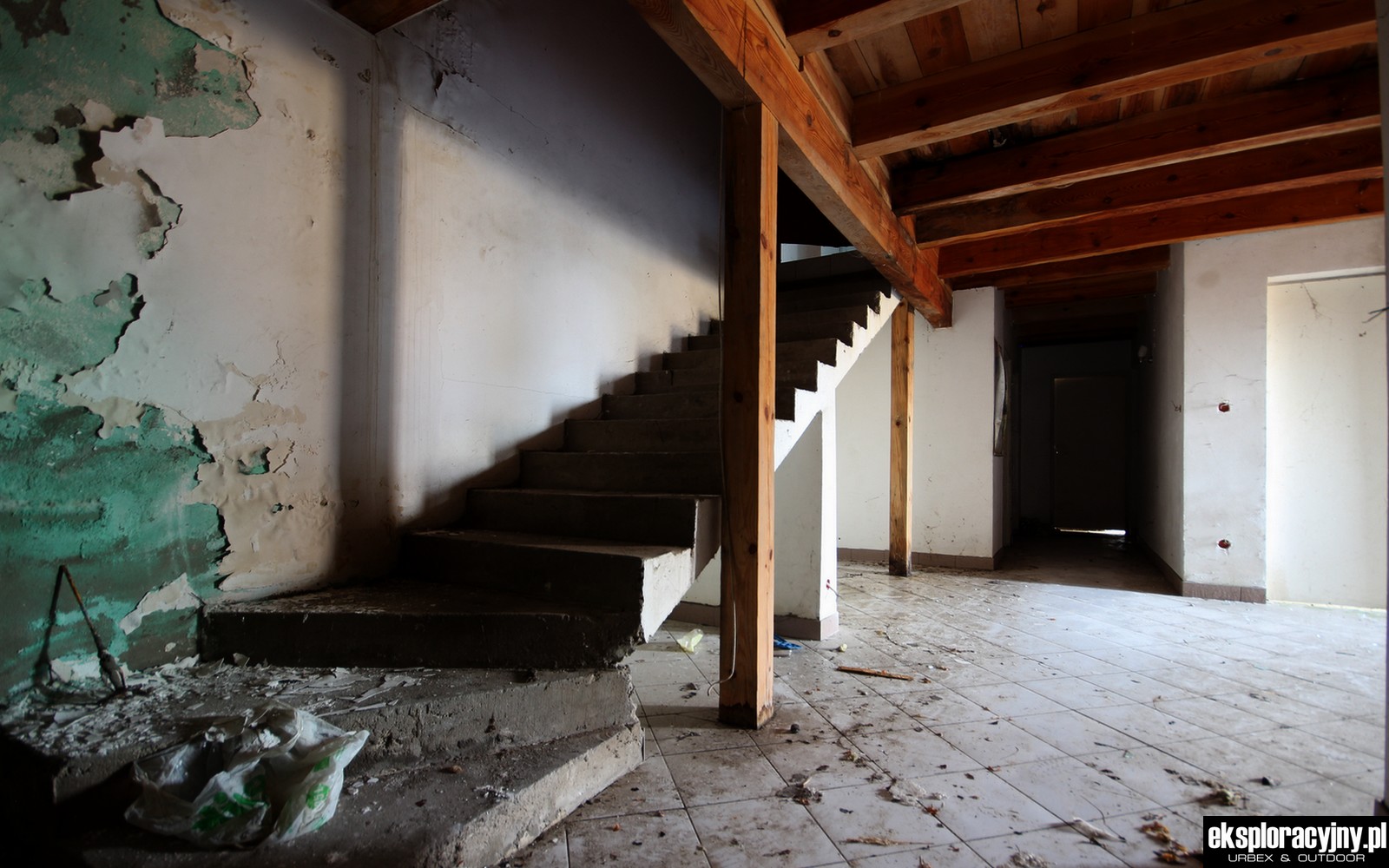 Stabilne schody to najsolidniejszy element tego budynku